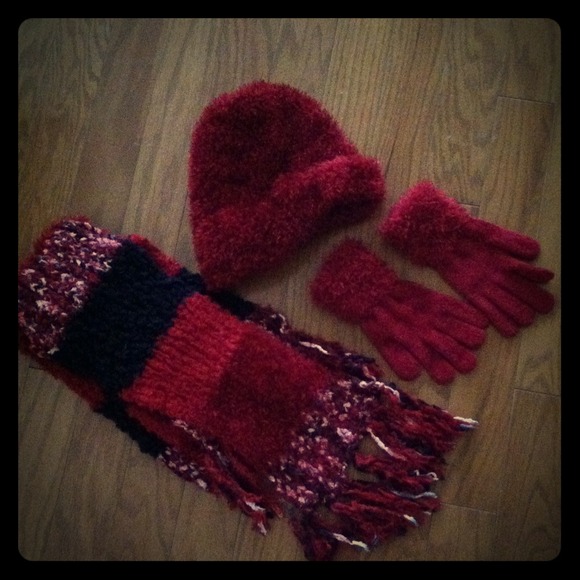 SCARF, HAT, & GLOVES