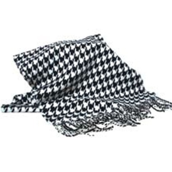 Large Houndstooth Cashmere Scarf