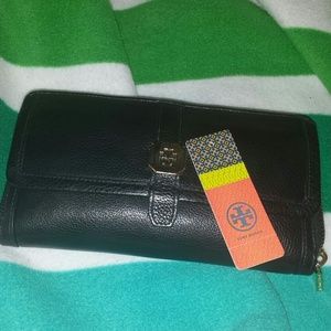 **Sold**** Tory Burch Clay Zip Continental Wallet