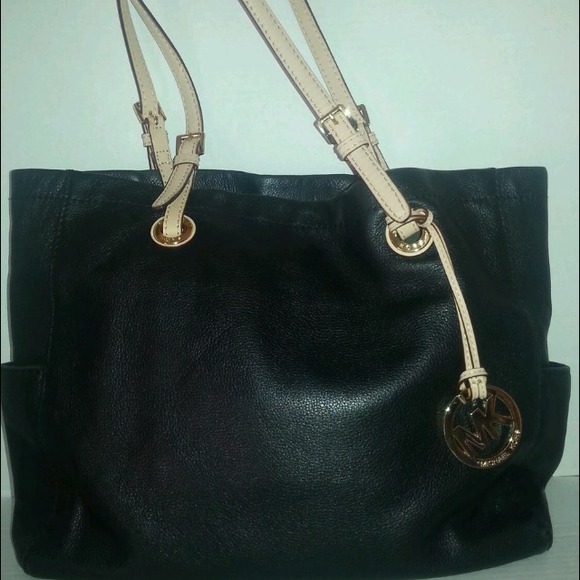 💯%authentic Michael Kors black handag