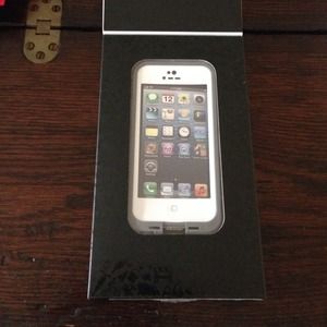 Life proof white I phone 5 case