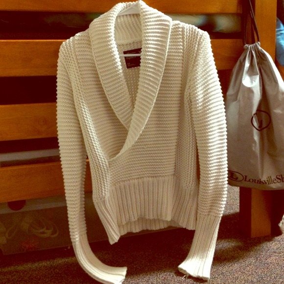 American eagle sweater
