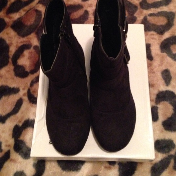 Girls black suede buckled boot size 12 - Picture 1 of 4