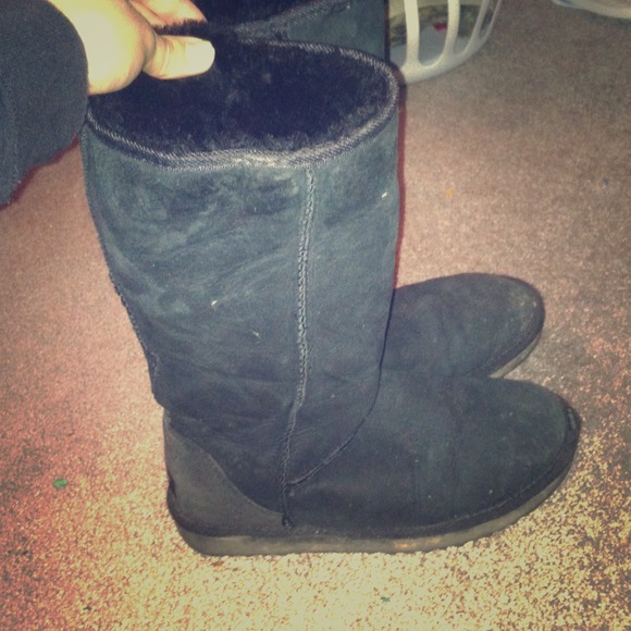 UGGS AND VV BELT BUNDLE