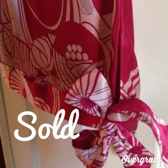 Adorable top 100% silk. Ready for Spring! 🌺