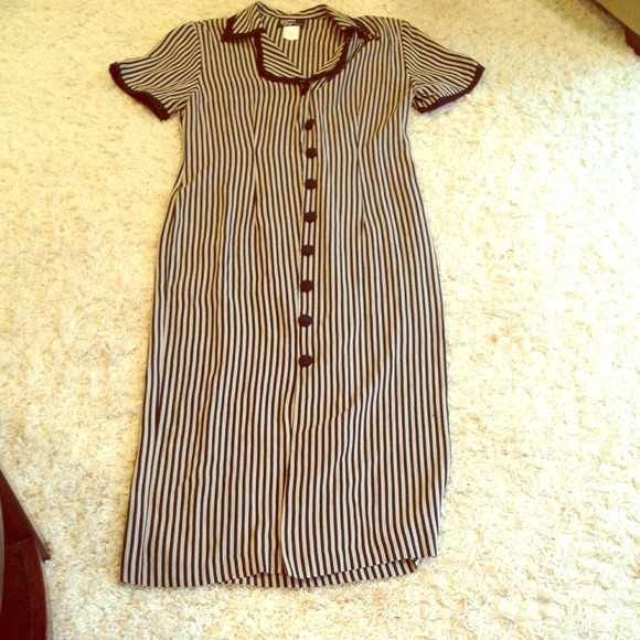 HOST PICK 🎉 Vintage button up dress!