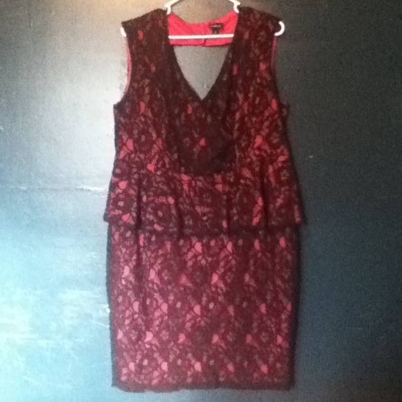 ✨Host Pick ✨Berry Black Lace Peplum Dress