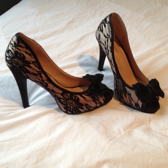 Charming Charlie B&W Lace Heels - Picture 2 of 2