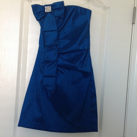 NWOT front bow dress -9