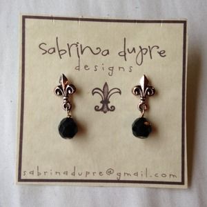 ONYX AUSTRIAN CRYSTAL FLEUR DE LIS EARRINGS