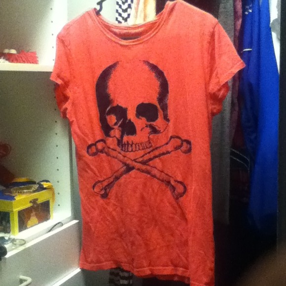 XL pink skull shirt