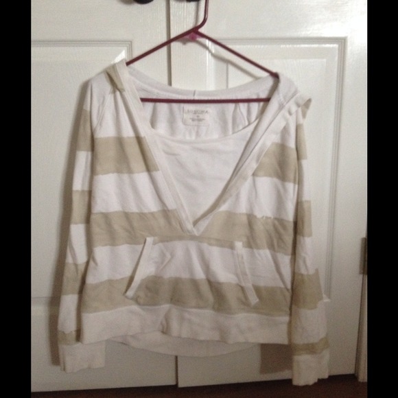 Cute sweatshirt type material w shirt underneath