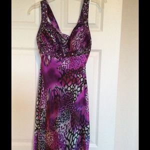 Xscape NWT Satin printed Magenta GOWN 💲5⃣0⃣ size8