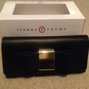 🔹NEW🔹Ivanka Trump bow wallet