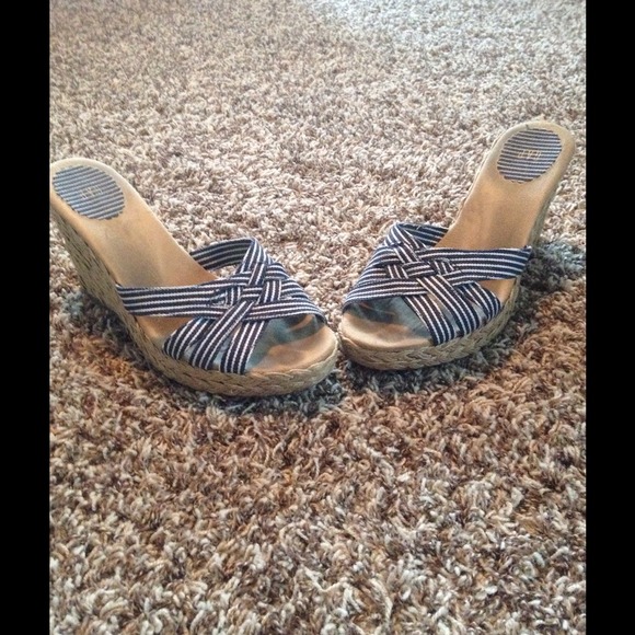 Gap summer wedges