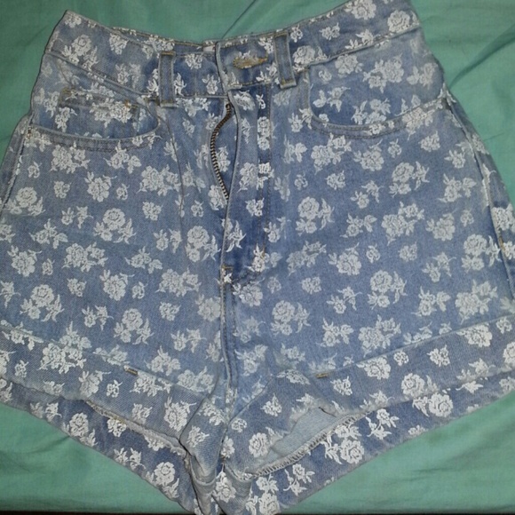 AA floral High-Waisted shorts (TAKING OFFERS)