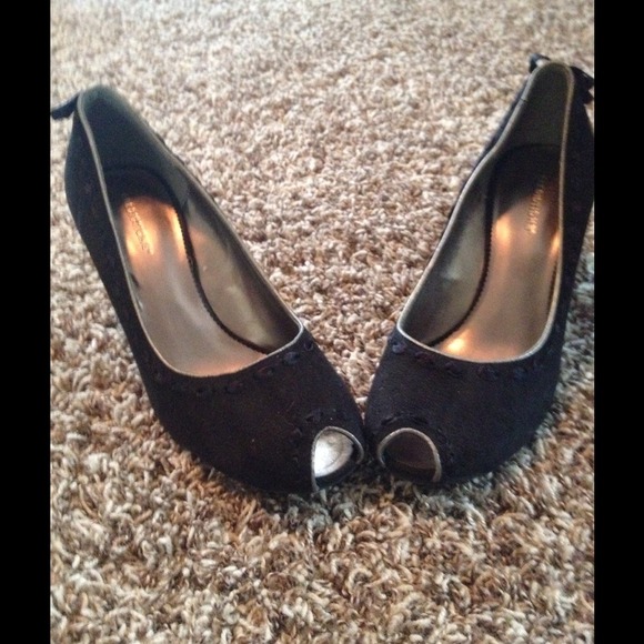 Cute black heels with bows on back
