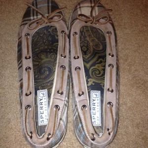 Women's sperrys size 8.5