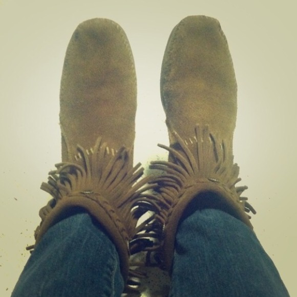 ❌SOLD❌ Brown Fringed Moccasins - Picture 2 of 3