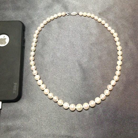 ❌SOLD ❌14k WG, individually Knotted & Graduated