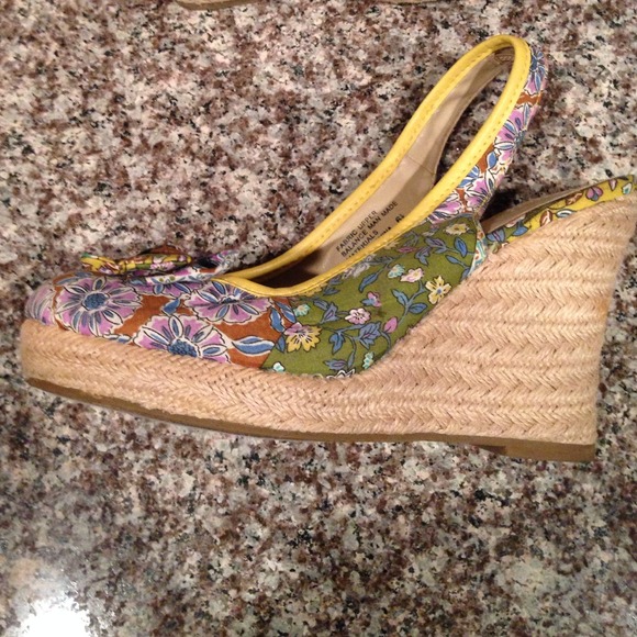 Shoes! 💗 - Picture 2 of 3
