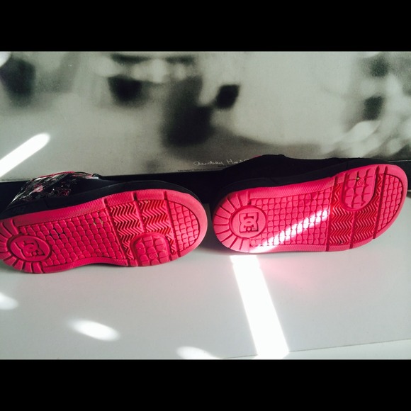 DC shoes. Slightly used.Size 6.5W kids - Picture 3 of 3