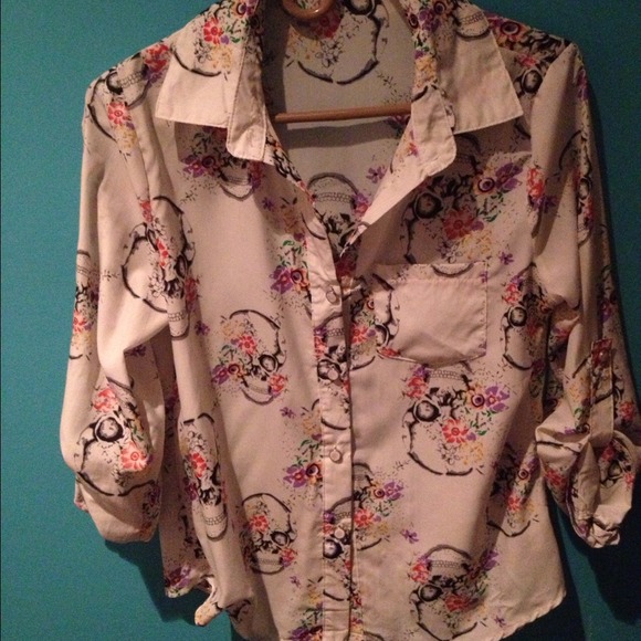 Skull with flowers button down
