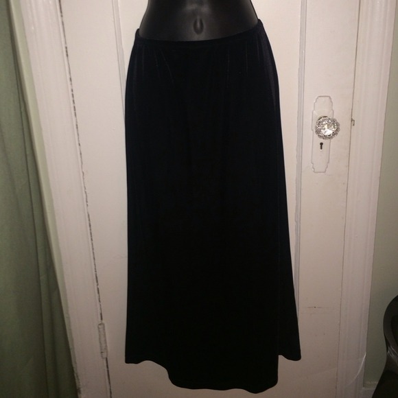 🚫SOLD  black maxi velvet skirt💘 - Picture 4 of 4