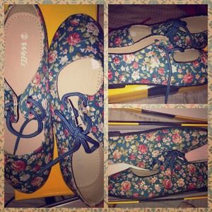 🚫 SOLD Floral Shoes 🌺🌻🌸