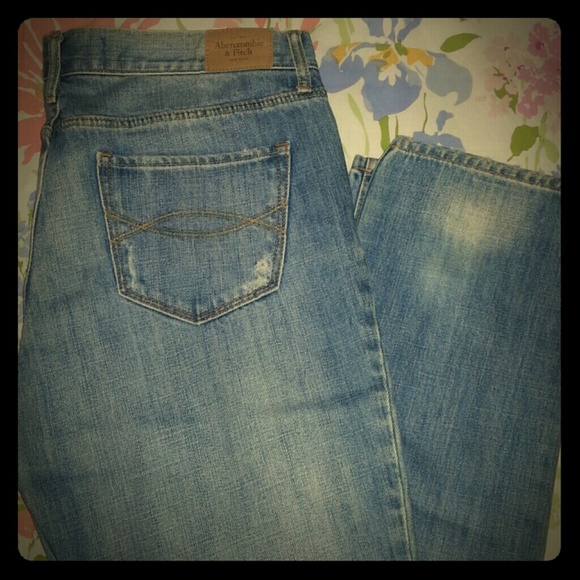 Abercrombie & Fitch ripped boyfriend jeans