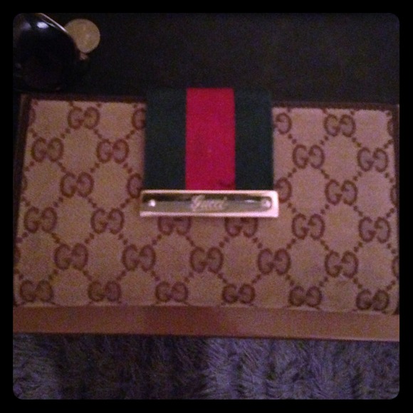 AUTHENTIC Gucci Canvas Continental Wallet