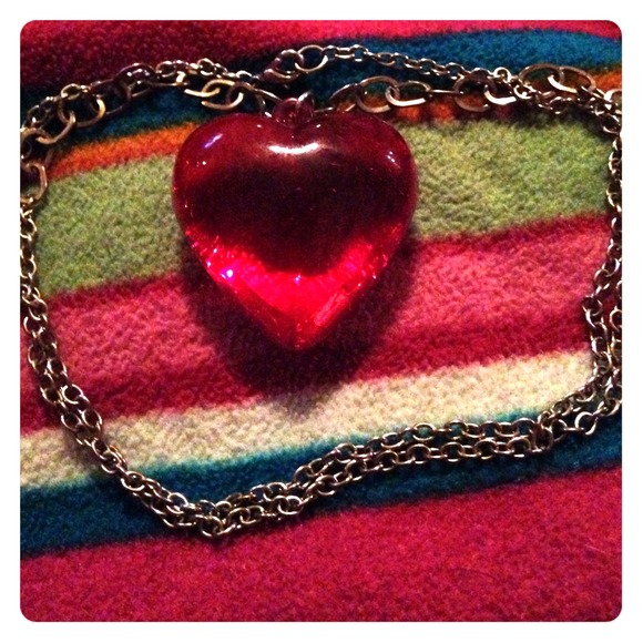 A heart necklace - Picture 1 of 1