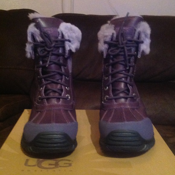 SOLD LOCALLY 💯% Authentic Brand New UGGs - Picture 1 of 4