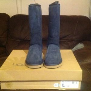 SOLD LOCALLY 💯% Authentic Brand New UGGs