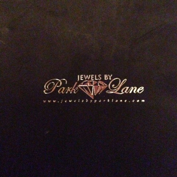 The "OH" Necklace by Jewels By Park Lane - Picture 3 of 3