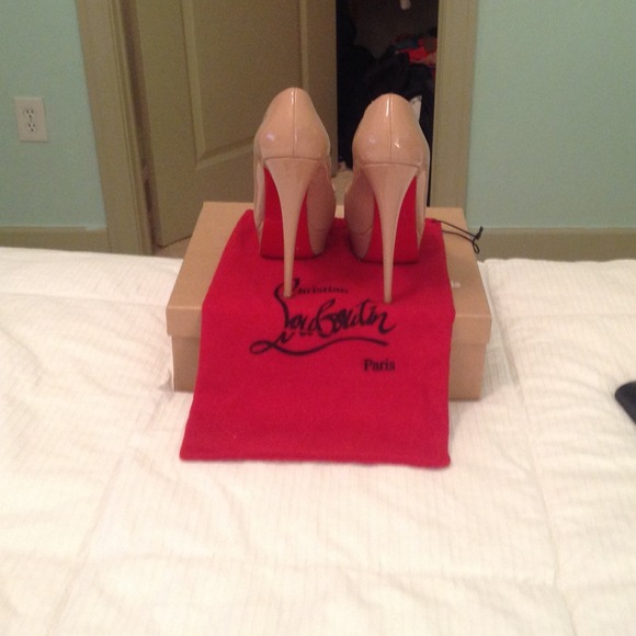 SOLD. SOLD. Christian Louboutin Lady Peep Nude. - Picture 3 of 4