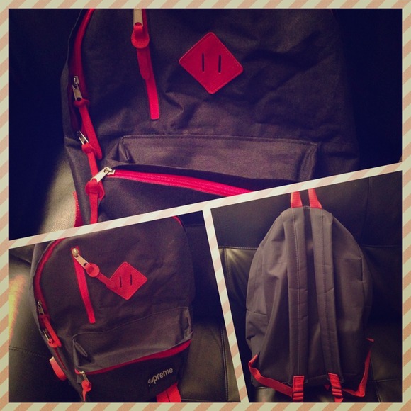 🚫 SOLD Supreme Backpack - Picture 1 of 3