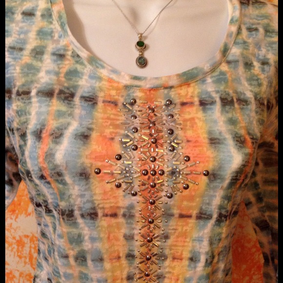 HOST PICK Sold.  Star burst 3/4 sleev top