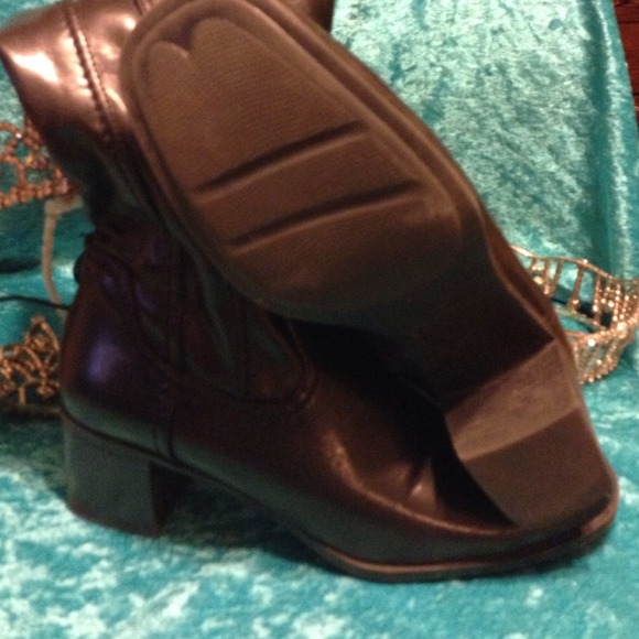 Size 7, never worn! Under knee! Cute with skinnys! - Picture 2 of 2