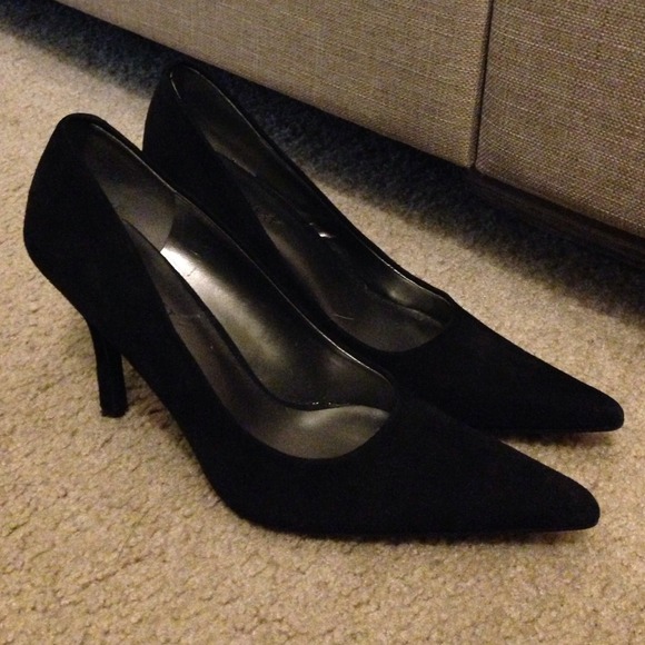 black pointy heels