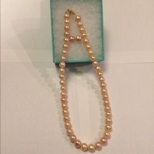 NEW beautiful freshwater pearl necklace & earring