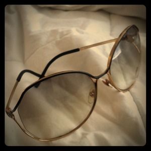 Gucci glasses ! ON HOLD