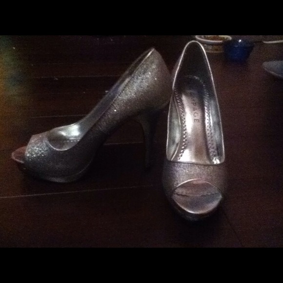 Sparkly platform heels NWOT - Picture 2 of 3