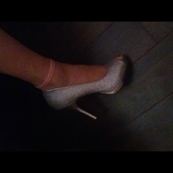 Sparkly platform heels NWOT - Picture 3 of 3