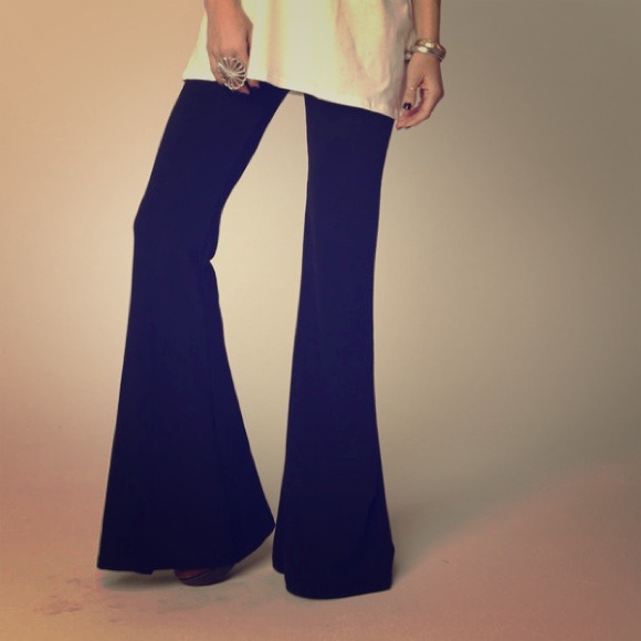 SOLD 💥 Novella Royale solid black janis bells