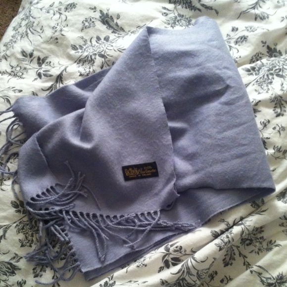 Cashmere scarf in light purple
