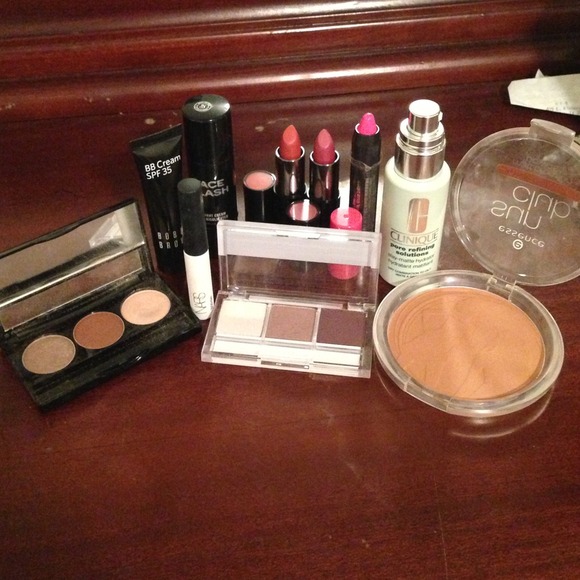 Makeup bundle. Used, cleaned & sanitized.