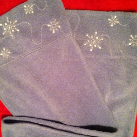 Powder Blue Snowflake Winter Accessory Ensamble - Picture 4 of 4