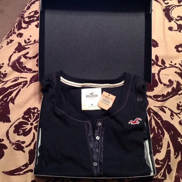 🚫SOLD🚫 Hollister Med. Long Sleeve Shirt