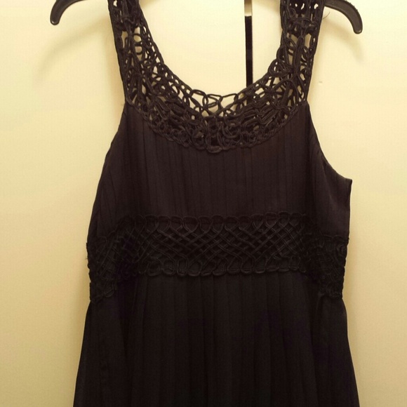 Black dress - Picture 2 of 3